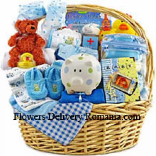 Ein Set mit Kleidung und wichtigen Produkten wie Toilettenartikeln usw. Dies ist ein perfektes Geschenk für einen neugeborenen Jungen